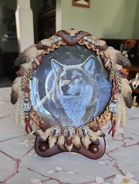 Decorative Wolf Plaque/Plate with Feather Frame